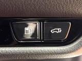 【パワーバックドア】スマートキーや運転席のボタンを押すだけでリアゲートが自動で開閉します!荷物を持っている時や、高い位置にあるバックドアを閉める際に便利な機能です♪