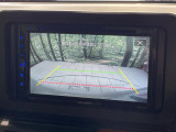 【バックカメラ】駐車時に後方がリアルタイム映像で確認できます。大型商業施設や立体駐車場での駐車時や、夜間のバック時に大活躍!運転スキルに関わらず、今や必須となった装備のひとつです!