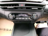 快適オートエアコン付♪設定温度をキープし車内を快適な温度に保ちます♪