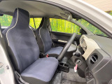 運転席シート廻りは使用感も少なく、良好な状態となっています。前オーナー様が丁寧に使っていたことがよくわかりますね。