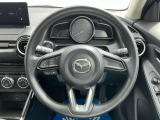 人間工学を駆使して設計された運転席は、ハンドルから手が届きやすい位置にスイッチ類が配置され、ロングドライブなども快適に楽しめます。
