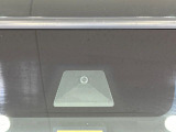【ホンダセンシング】走行中に前方の車両等を認識し、衝突しそうな時は警報とブレーキで衝突回避と被害軽減をアシスト。より安全にドライブをお楽しみいただけます。