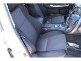 運転席シートの写真、、GT-SはGTグレードよりもホールド感ある形状のシートを採用しています、ブルーステッチもGTグレードだけです