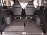 リアシートを使用しない時はこの通り更に広々ラゲッジスペースの出来上がりです、たくさんの荷物が積み込み可能です!