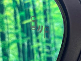 【ブラインドスポットモニター】走行中、ドアミラーの死角になりやすい箇所に後続車が接近するとサイドミラーのレンズに警告を表示!ドライバーに注意喚起をしてくれます。