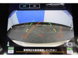 バックカメラ装備。運転席からは死角になる場所をカメラが補完しますので安全です。また、ガイド線が曲がる方向に動くタイプなので、初めての駐車場に止めるときや縦列駐車などの時に便利です。