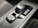 e-POWER 専用のスタイリッシュなデザインのシフトレバーです。慣れてくるとシフトの切り替えが楽々できるので想像以上に便利です!