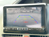 【バックカメラ】駐車時に後方がリアルタイム映像で確認できます。大型商業施設や立体駐車場での駐車時や、夜間のバック時に大活躍!運転スキルに関わらず、今や必須となった装備のひとつです!