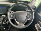 【純正革巻きステアリング】上質な革を使用することで、手にしっかり馴染みとても運転しやすいハンドルです♪