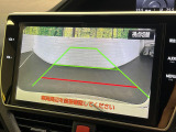 【バックカメラ】駐車時に後方がリアルタイム映像で確認できます。大型商業施設や立体駐車場での駐車時や、夜間のバック時に大活躍!運転スキルに関わらず、今や必須となった装備のひとつです!