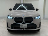 【キドニーグリル】BMWは約90年もの間、ほぼ全ての車両にひと目でBMWだと分かるこの特徴的なフロントグリルが備えられ、デザイン・アイコンとして親しまれてきました。