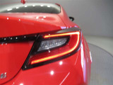LEDテールライトです。省電力、高輝度のLEDは明るく照らすので夜間運転時の視認性を高めます。スタイリッシュな見た目で細かいところもこだわりたいあなたに!