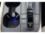【EVドライブモード】駆動用電池から電力を供給し、電気モーターのみを使って走行するモードです。早朝・深夜の駐車場などで、騒音や排気ガスを気にすることなく走行することができます。