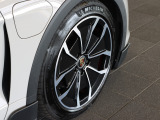 20インチ Taycan Turbo Aero Design ホイール カラークレストセンターキャップ