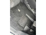 純正プレミアムマットが装備されております。