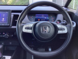 ホンダ純正メモリーナビ搭載なので、遠方へのドライブもお任せ下さい!ステアリング左手側にオーディオ関連のコントロールスイッチを配置しています。操作時は視線を逸らすことなく運転に集中できます
