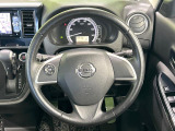 インテリアに合わせたデザインのステアリングは、運転される方のことも考え、運転しやすい形状、大きさです。是非一度、実際に触ってお確かめください。