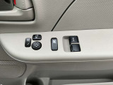 ビジネスカーでも快適装備は外せません。運転席&助手席はパワーウインドウです。(挟み込み防止機能付き)。