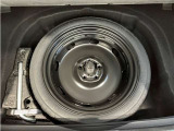 万が一に備えてテンパータイヤ&工具を搭載!