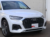 ●Audiが最初に採用したLEDポジショニングランプ。シャープなラインで昼間でも点けていたいと思うほど上品でオシャレです。夜間走行時はさらに目立ちます!