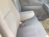 アームレスト付きで楽に運転できます。