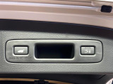 【パワーバックドア】スマートキーや運転席のボタンを押すだけでリアゲートが自動で開閉します!荷物を持っている時や、高い位置にあるバックドアを閉める際に便利な機能です♪