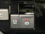 指先だけで簡単に操作が可能な電動パーキングブレーキを採用。「HOLD」スイッチを押すと、渋滞や信号待ちなどでブレーキペダルから足を離しても、ブレーキを保持するので安心です