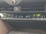 オートエアコンは温度を設定するだけで、自動で風量などを設定してくれます。運転しながら操作も必要ないので、安全性も向上します。
