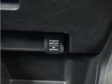 スマートフォンの充電等にも便利な電源ソケットも使いやすい場所に装備されています。