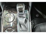 ハイブリッドカーですが運転操作は普通の車と変わりませんのでご安心ください。操作方法はスタッフが説明いたしますのでお気軽にご質問ください