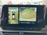 ◆アラウンドビューモニター◆4つのカメラで真上からクルマを見たようにモニターで確認ができる日産自慢の装備です!周囲の安全確認、障害物も目視で確認できるので駐車のしやすさだけでなく事故防止になります!