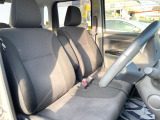 運転席まわりには十分なスペースがあり、大柄な方でもゆったり運転していただける環境です。