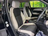 運転席まわりには十分なスペースがあり、大柄な方でもゆったり運転していただける環境です。