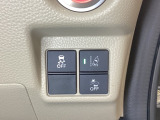 Hondaセンシング用の、VSA(ABS+TCS+横滑り抑制)解除とレーンキープアシストシステムのメインスイッチなどはハンドルの右側に装備しています。