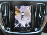 360°モニターが付いているので駐車も楽々です。