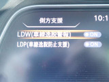 LDW(車線逸脱警報)が装備されておりドライバーが意図せずに白線を跨ぐと警告音で注意を促してくれます♪