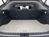【トランク】積み込みやすくて、たっぷり積める荷室です。シートアレンジできるものは、乗車人数と荷物の量や大きさによってシートを動かすことができるので、より快適なドライブが可能です!