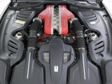 V12自然吸気エンジンをフロントに搭載しております。