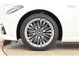 純正なので車に似合うデザインになっていますね。スタッドレスタイヤもご相談下さい。