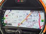 ●純正ナビ:一体感のあるナビは、高級感ある車内を演出してくれます。Bluetooth再生などオーディオ機能も充実しておりますので、運転もより楽しめます♪