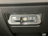 エアコンパネルの下にETCがついています。高速道路の料金所の通過も楽々です!。 カードの取り出しもしやすい場所についています。