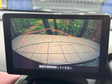 【バックカメラ】駐車時に後方がリアルタイム映像で確認できます。大型商業施設や立体駐車場での駐車時や、夜間のバック時に大活躍!運転スキルに関わらず、今や必須となった装備のひとつです!