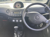 ●仕入れ段階で徹底したチェックを行い、厳しい審査にパスした車だけを展示・販売しています。弊社ではこれをプロチェックと呼び、数十の独自チェック項目に基づき、車の状態を調べ上げています。