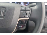 【レーダークルーズコントロール】アクセルペダルを踏まなくても、車間制御モードでは、先行車の車速変化に合わせた追従走行を行い、自動的に加速・減速・停止をします。