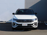 LEDマトリクスヘッドライト「IQ.LIGHT」を装備。フロントカメラで対向車や先行車を検知してLEDを個別で自在に点灯消灯の制御をし、最適な配光を可能にしたヘッドライトシステムでございます。