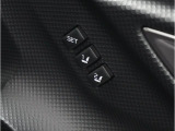 運転席のシートポジションメモリー機能は、登録済みの運転者と交代しても、シートポジションの変更の手間がかかりません。