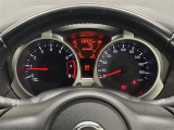 【メーターまわり】ドライバーから見やすい位置にあって安全運転に寄与します。メーターも見やすくてシンプルなデザインになっております。