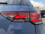 ダイナミックターンインジケーター付き3DのLEDテールランプ。ウィンカーの光が流れるように点滅、後続車からの視認性が高まり、万一の追突の危険性を軽減します。