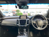当店は常時100台の在庫を展示しており、県内随一規模のハイブリッドカー専門店です。