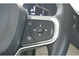 右側のステアリングスイッチは、ボイスコントロール、オーディオコントロールスイッチが備わります。